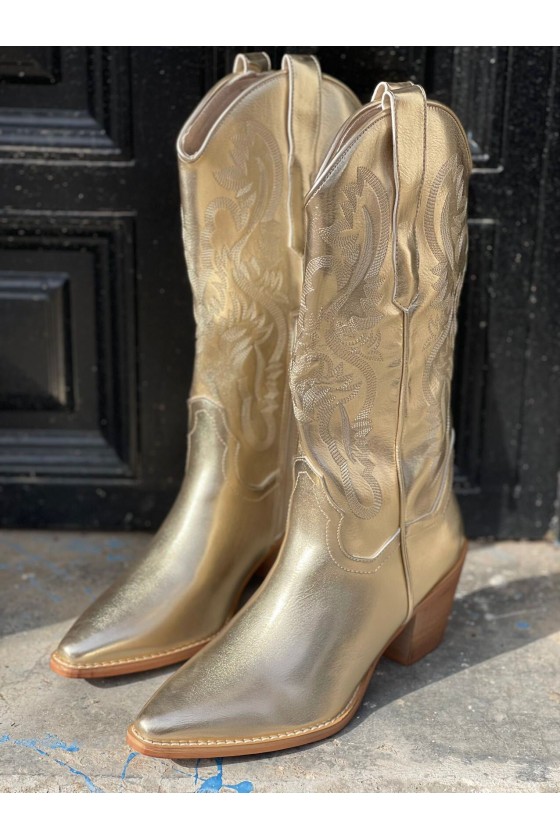 Botas cowboy doradas bordadas