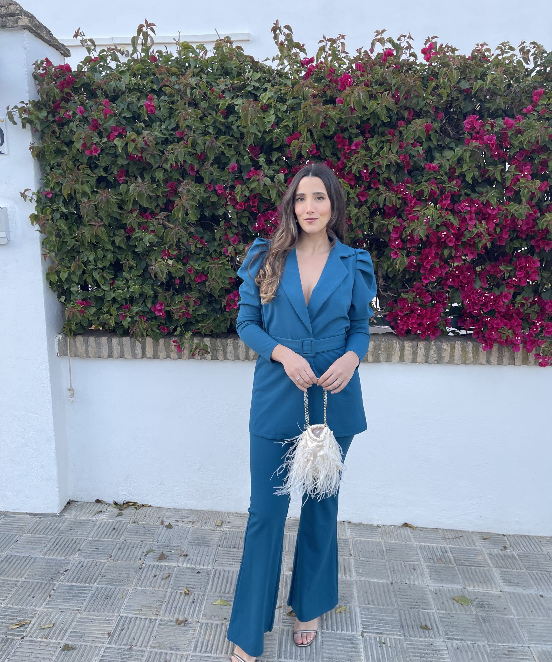Alternative view of Conjunto traje cinturón azul petróleo