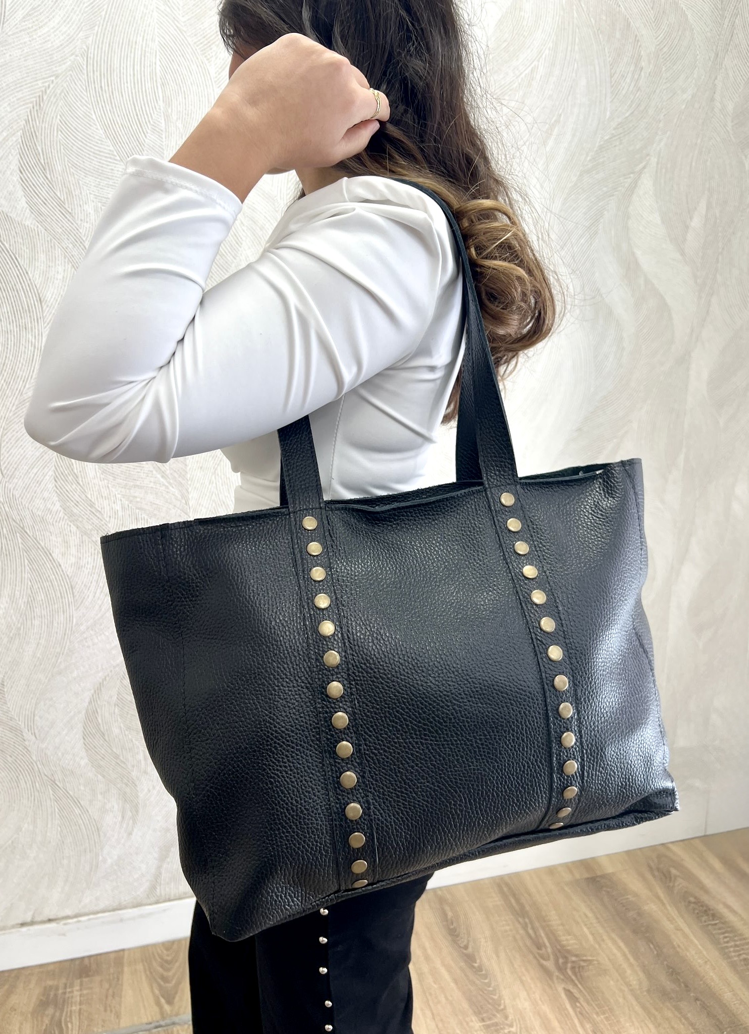 Alternative view of Bolso personalizable piel tachuelas negro