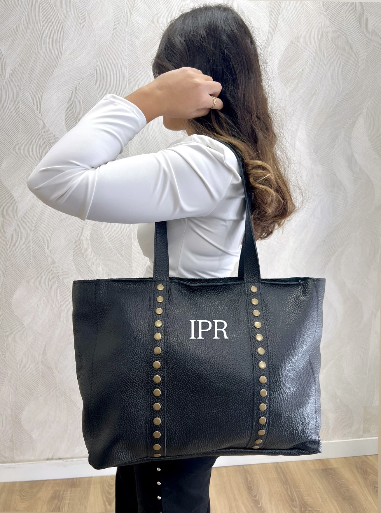 Bolso personalizable piel tachuelas negro