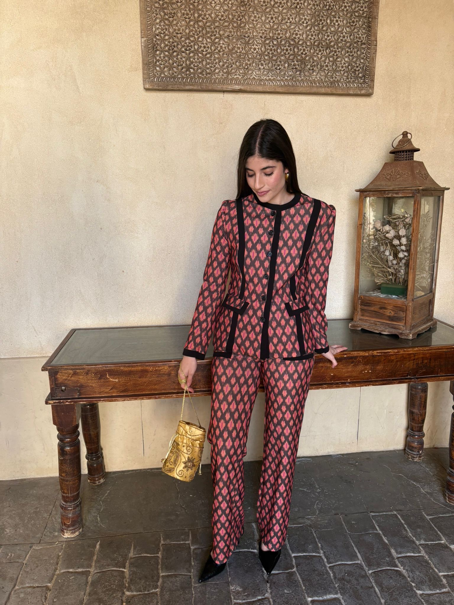 Conjunto traje botones estampado naranja