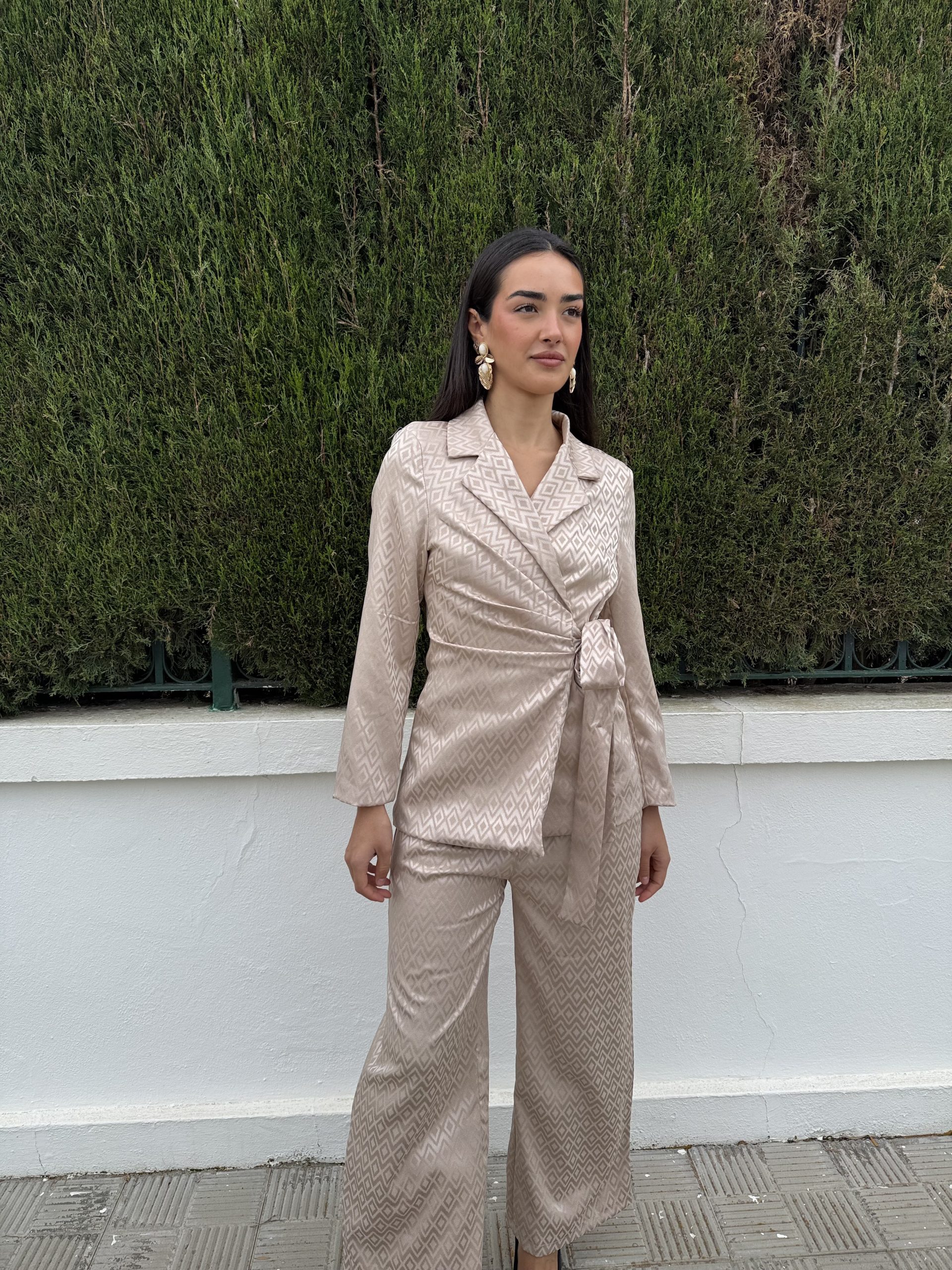 Traje blazer lazada satén beige - Imagen 3