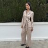 Traje blazer lazada satén beige - Imagen 4