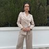 Traje blazer lazada satén beige - Imagen 5