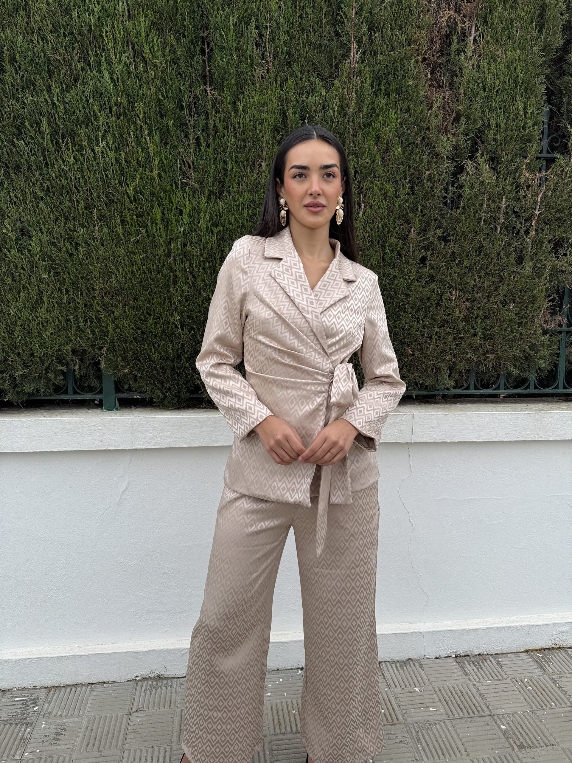 Traje blazer lazada satén beige - Imagen 5