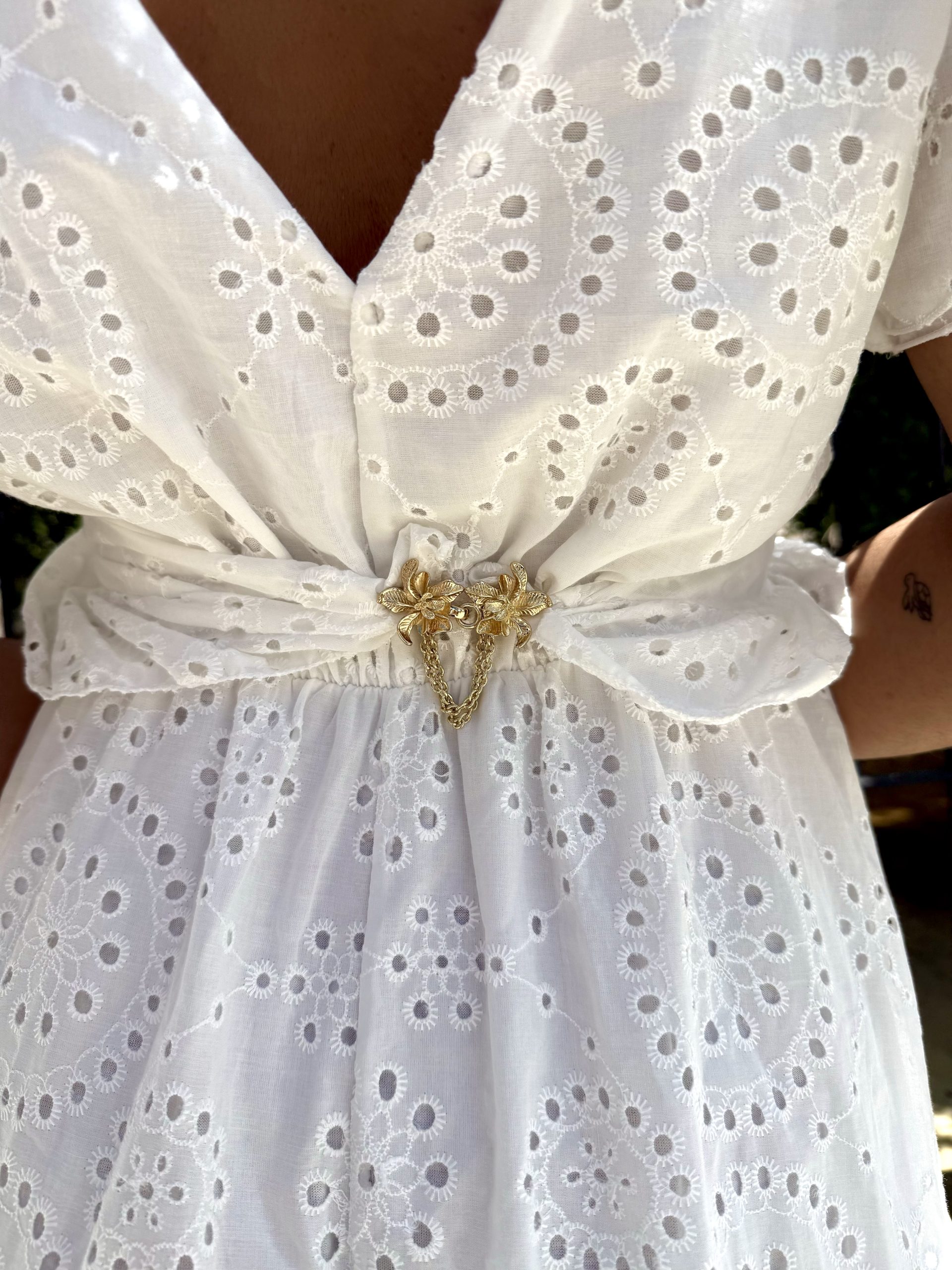 Clip gancho dorado flores - Imagen 3