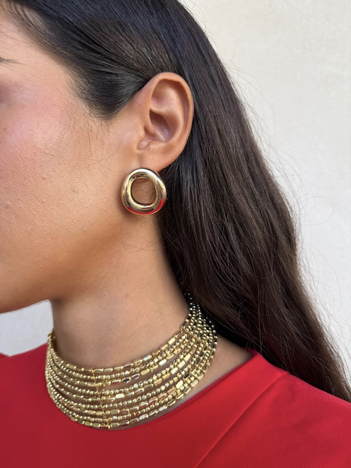 Pendientes dorados redondos