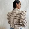 Camisa volantes estampada beige - Imagen 5