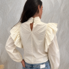 Camisa volantes cruzada beige - Imagen 4