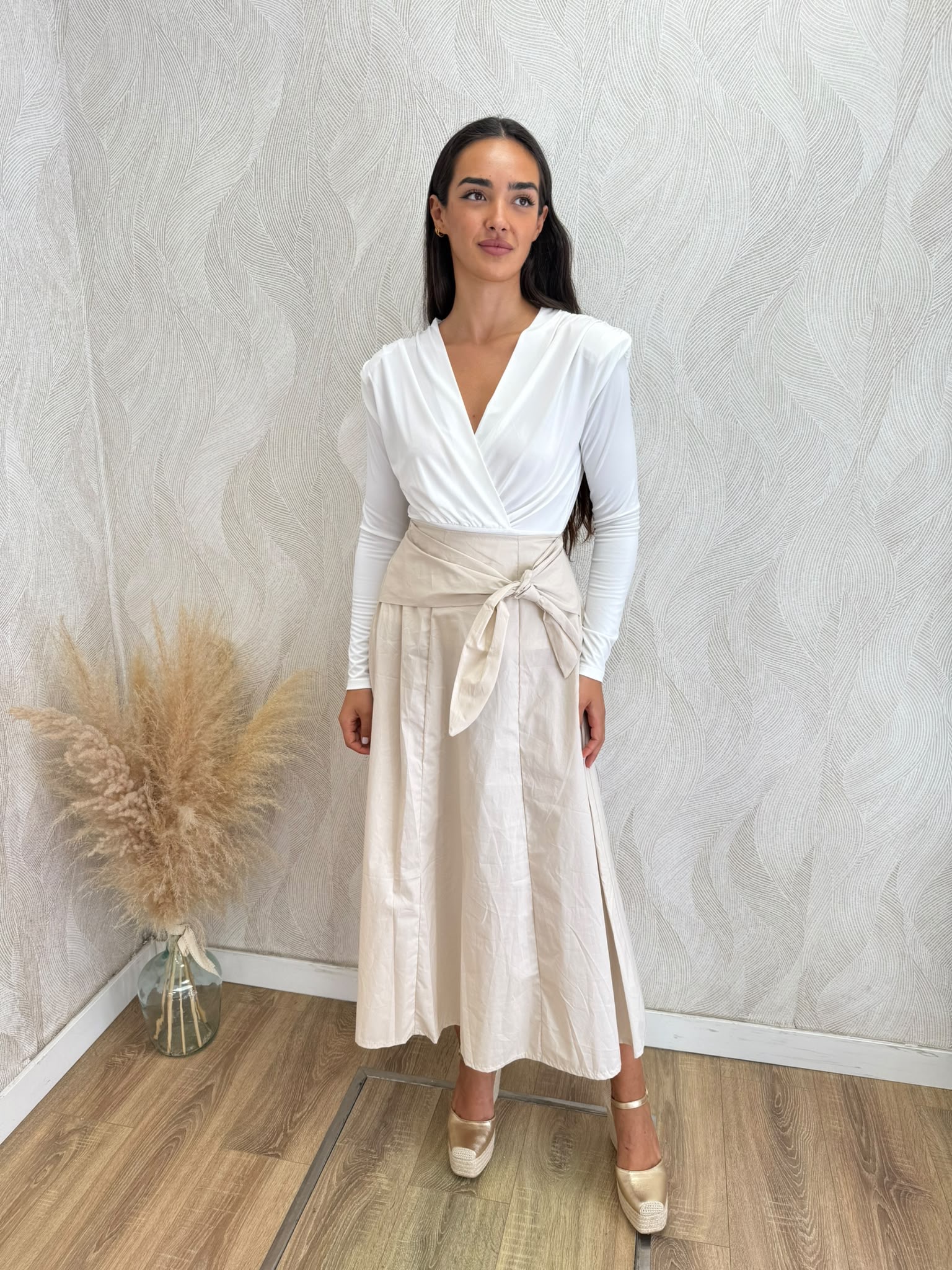 Alternative view of Falda midi capa pañuelo beige