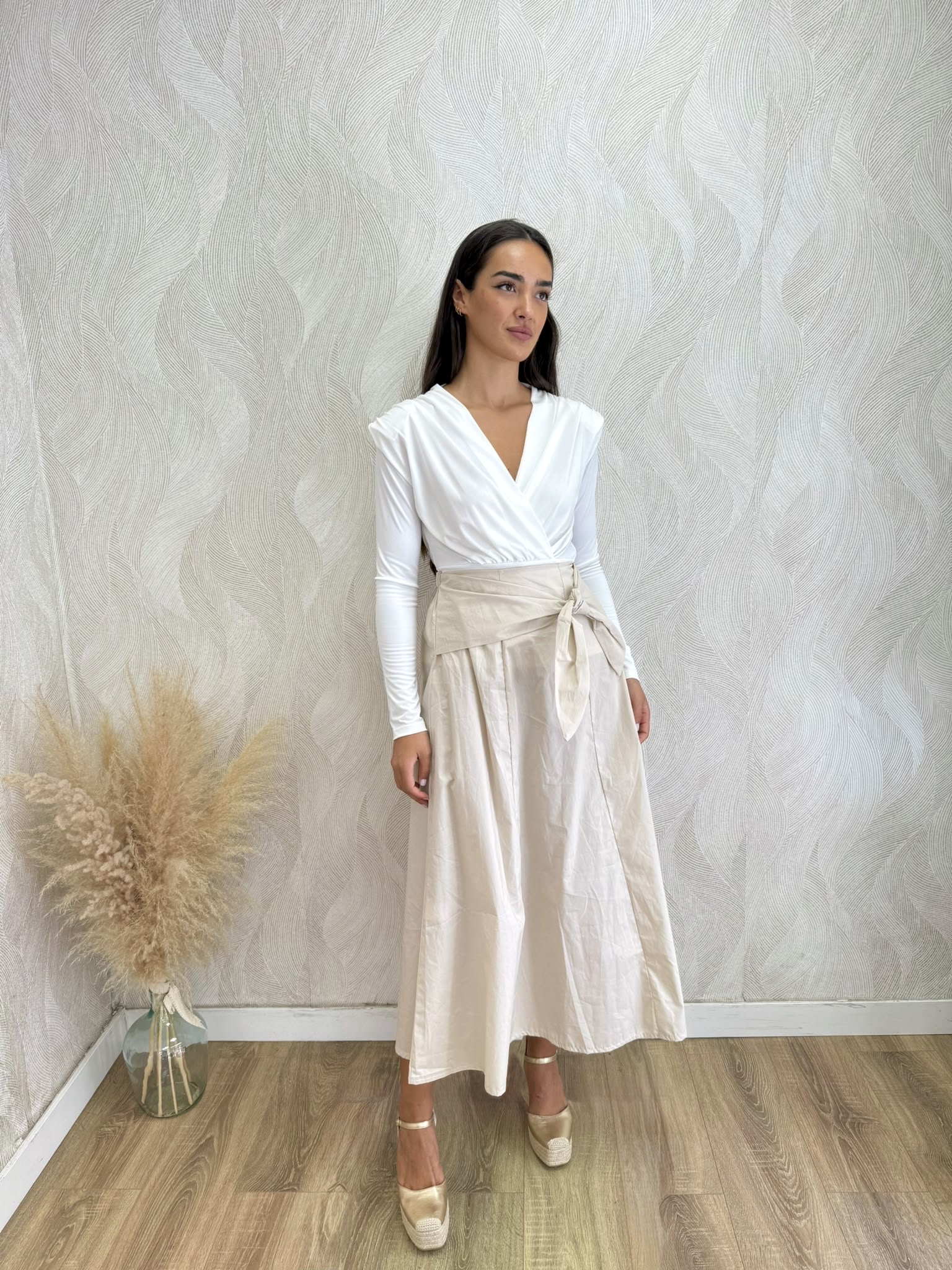 Falda midi capa pañuelo beige