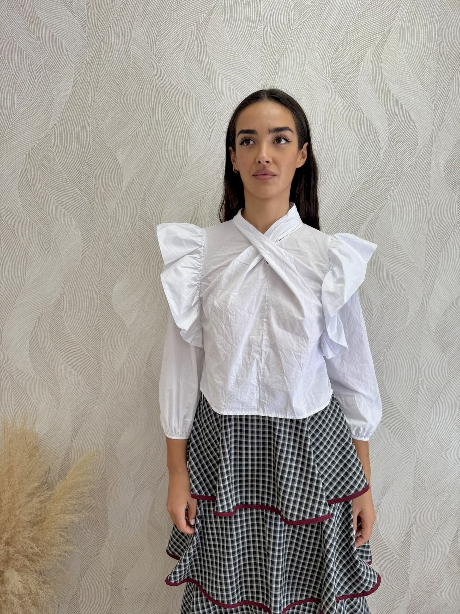 Alternative view of Camisa volantes cruzada blanca