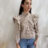 Camisa volantes estampada beige - Imagen 3
