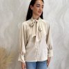 Camisa lazada satén beige - Imagen 3