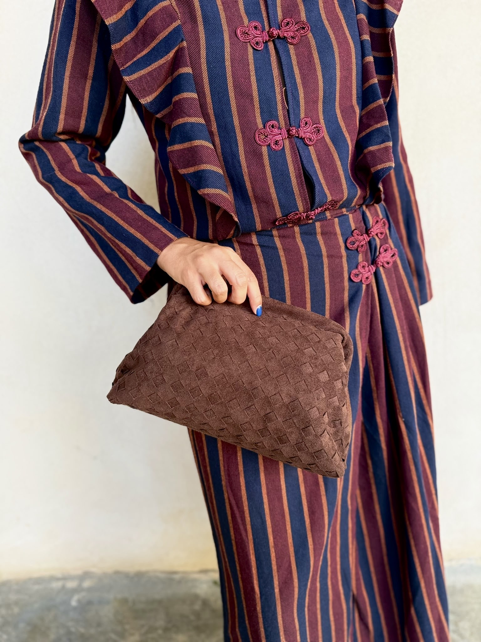 Bolso clutch trenzado antelina marrón