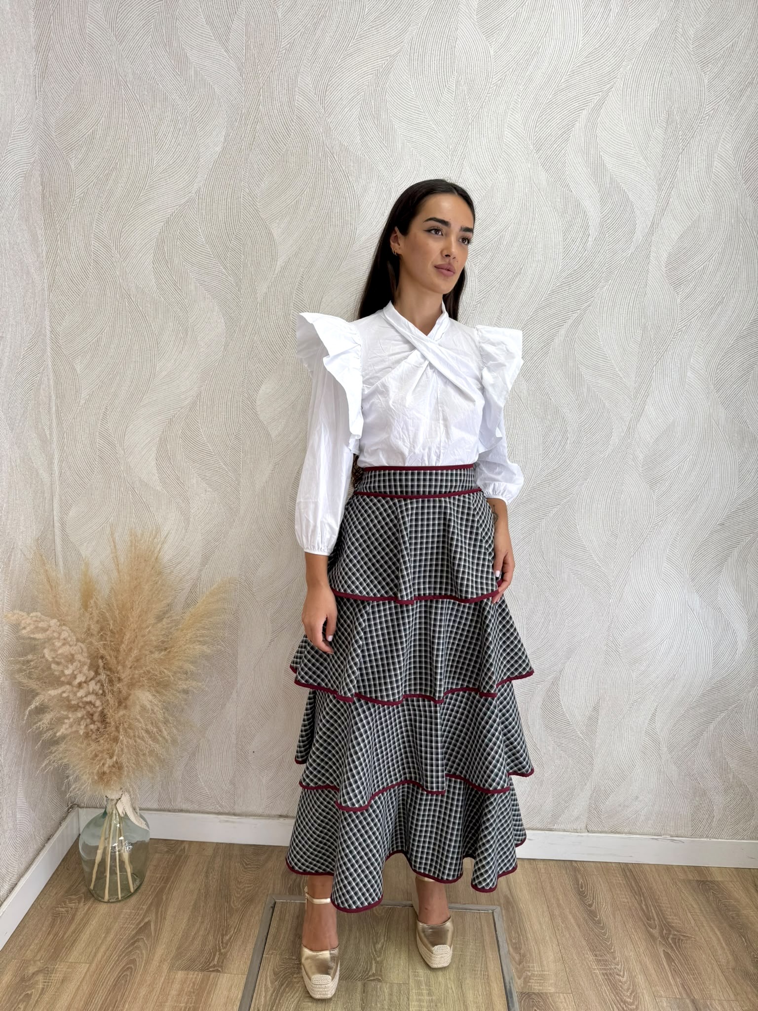 Alternative view of Falda midi volantes vichy