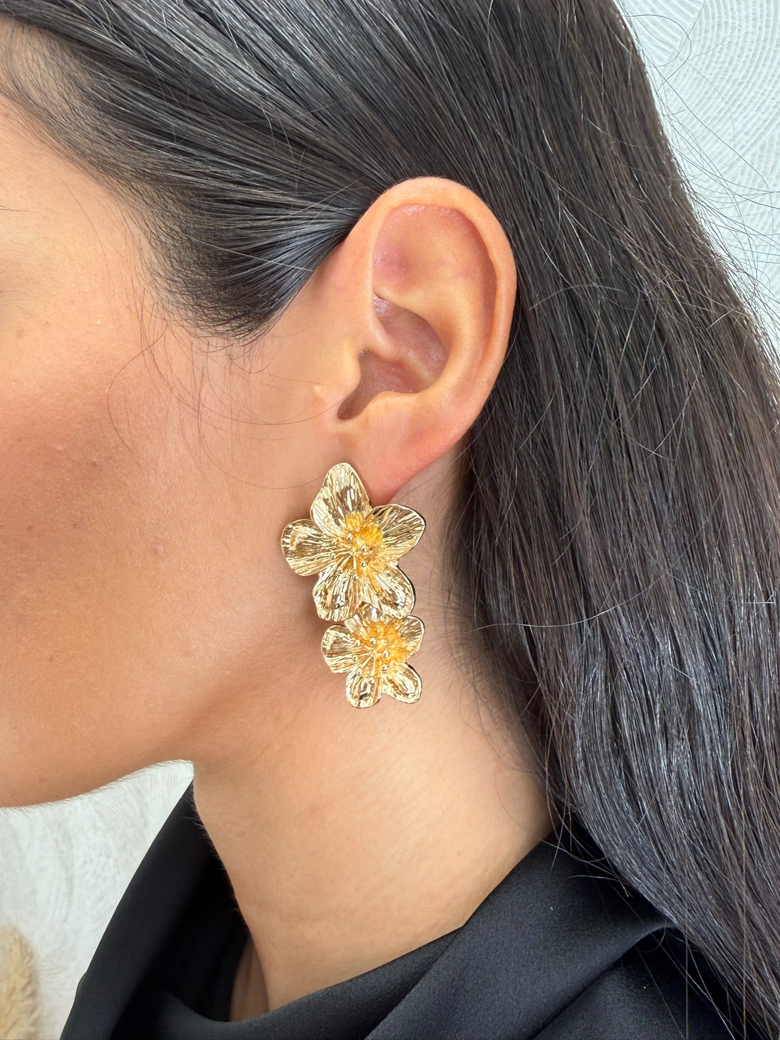 Pendientes doble flor dorados