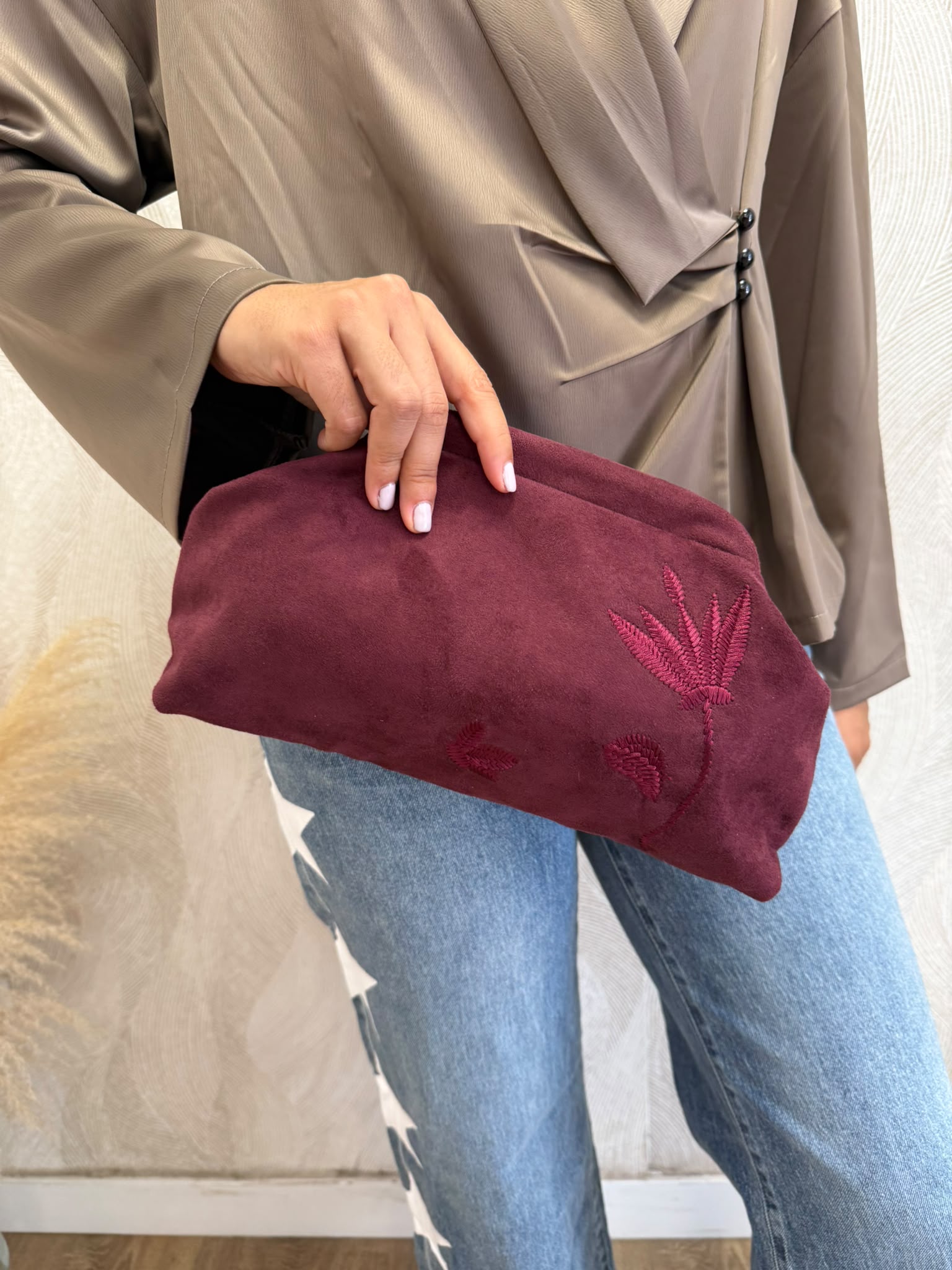 Bolso clutch ante bordado burdeos