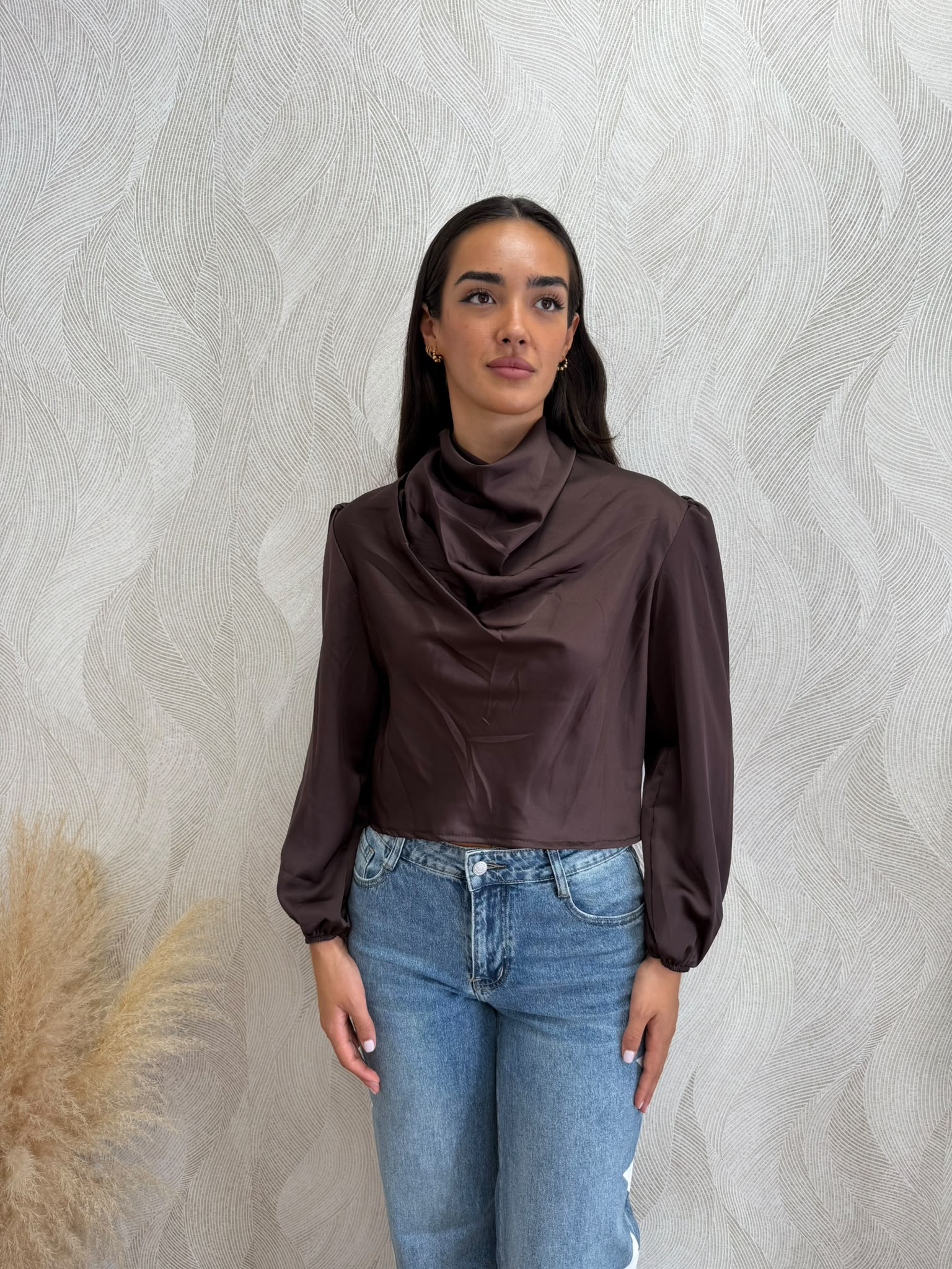 Camisa satén cuello drapeado marrón