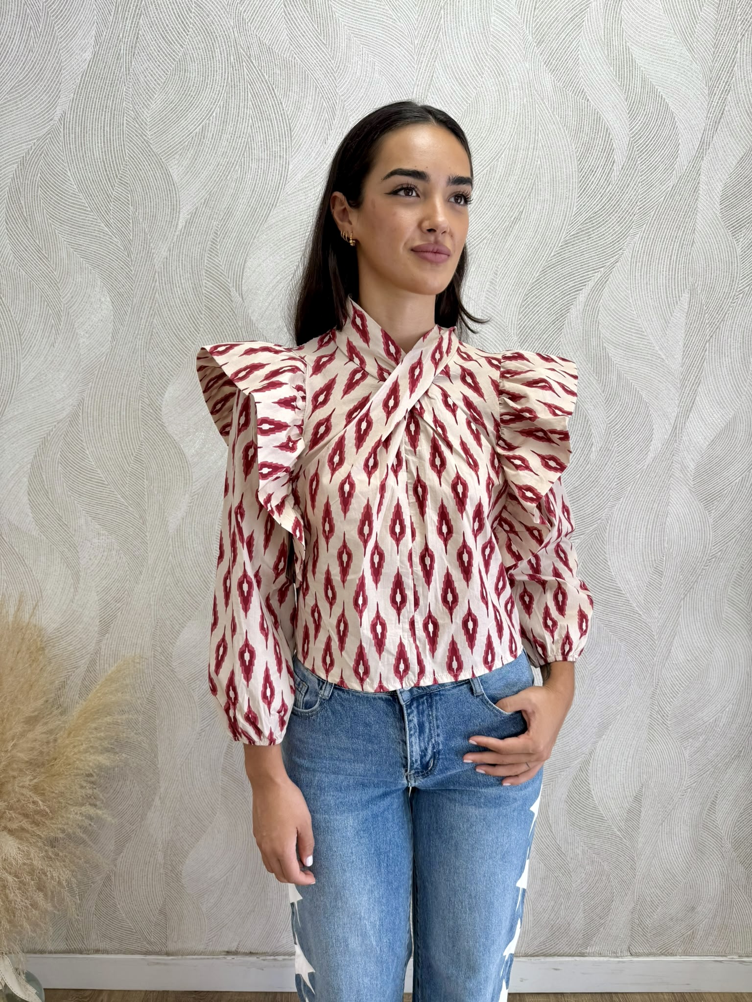 Alternative view of Camisa volantes estampada rojo