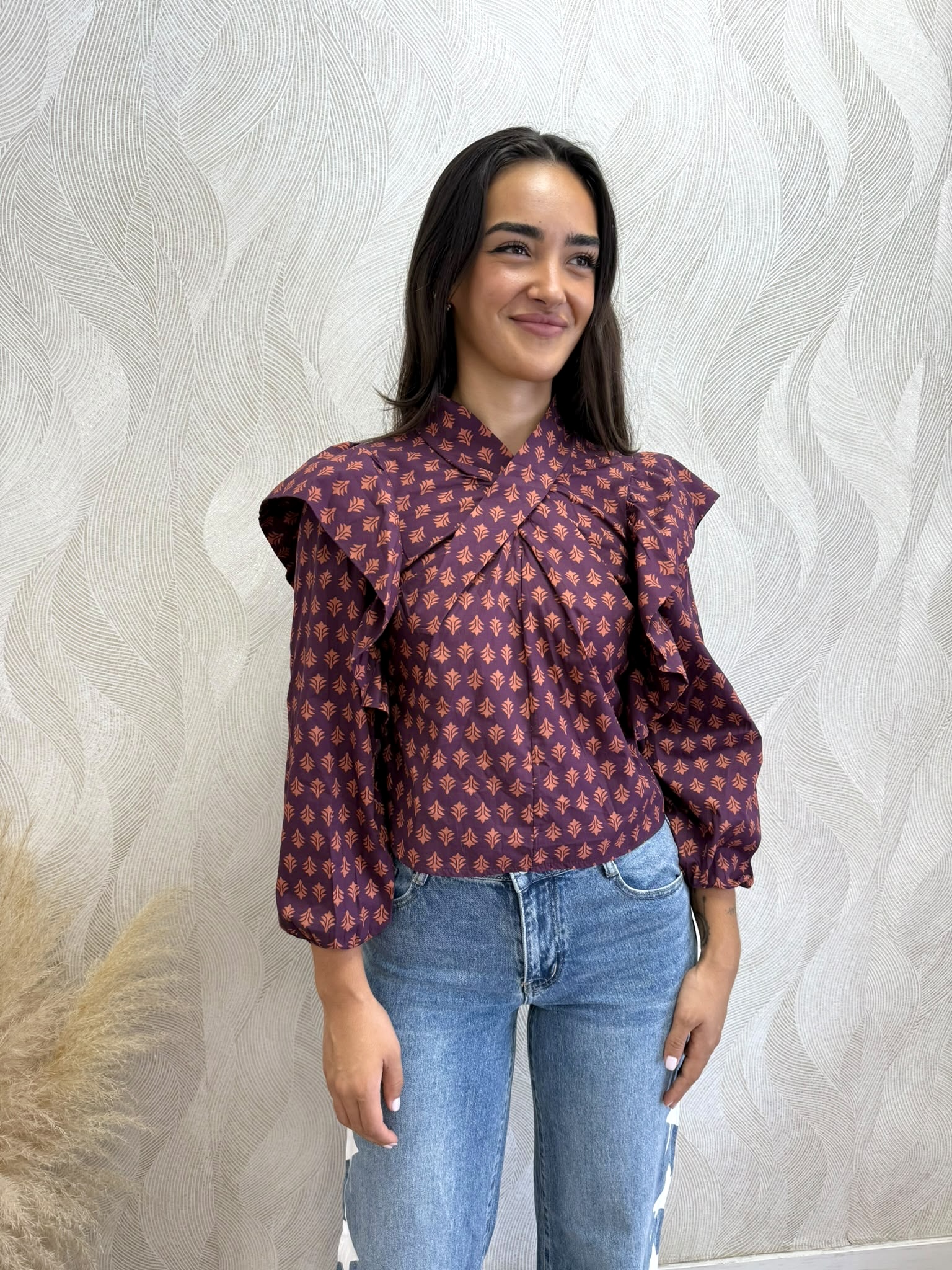 Alternative view of Camisa volantes estampada morado