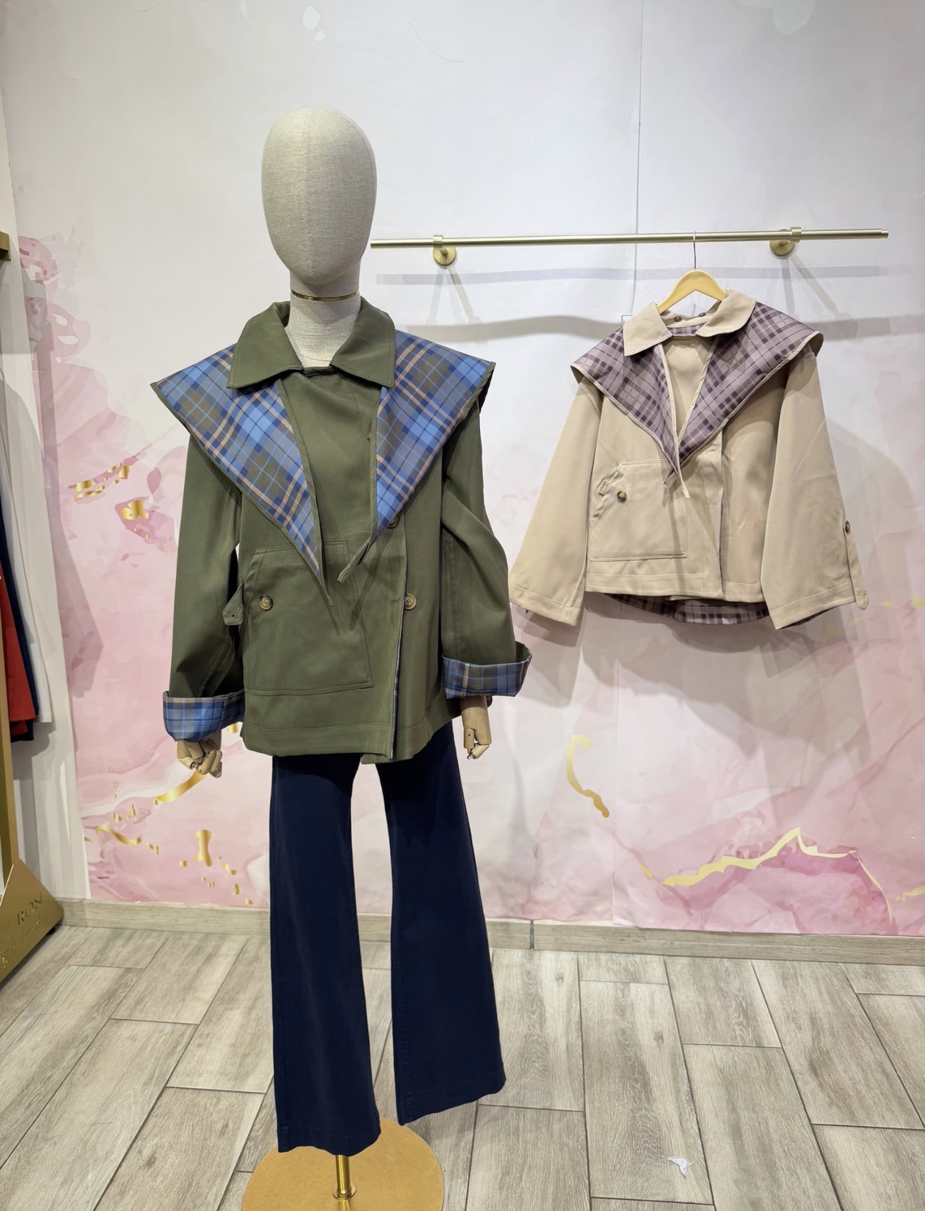 Alternative view of Abrigo trench capa reversible