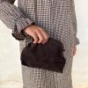 Bolso clutch antelina marrón - Imagen 3