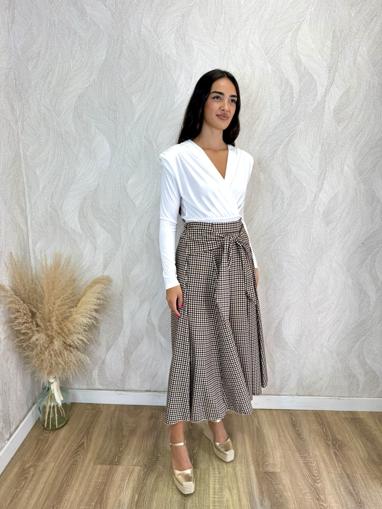 Falda midi pañuelo cuadros camel