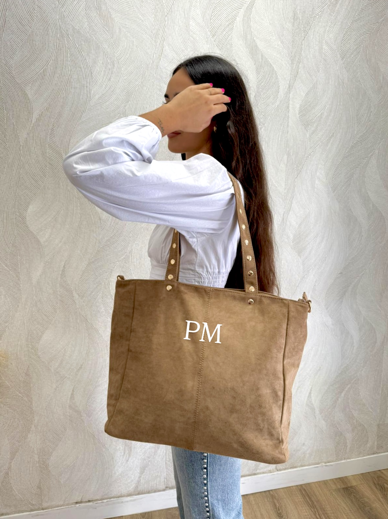 Bolso ante asa tachuelas personalizable camel