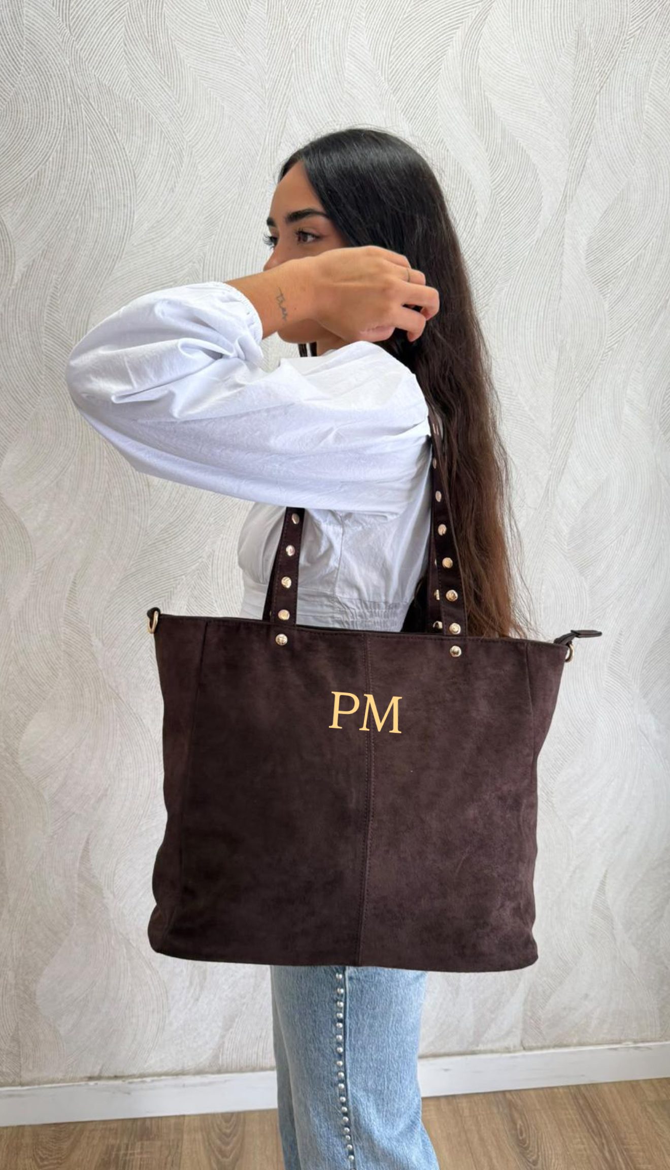 Bolso ante asa tachuelas personalizable marrón