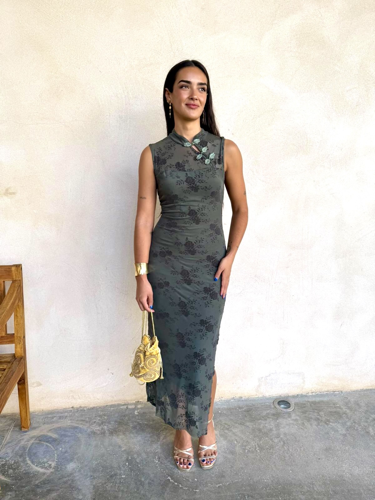 Vestidi midi encaje alamares kaki - Imagen 4