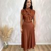 Vestido midi drapeado satén teja - Imagen 3