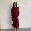 Vestido midi gasa drapeado burdeos - Imagen 5