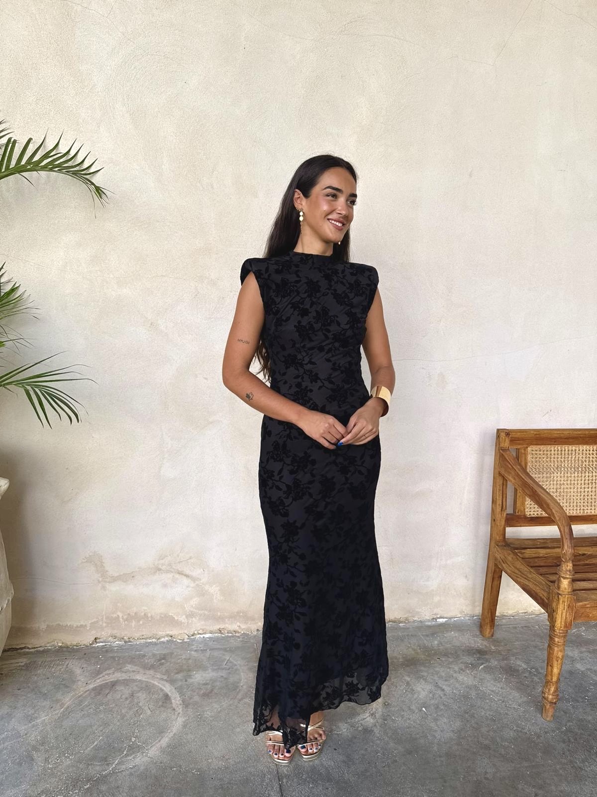 Alternative view of Vestido hombreras encaje negro