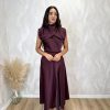 Vestido midi drapeado satén burdeos - Imagen 2