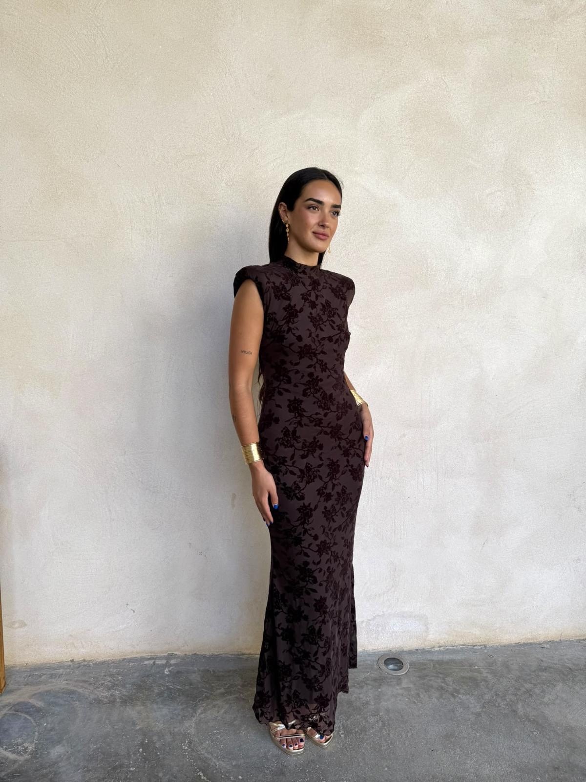 Vestido hombreras encaje marrón