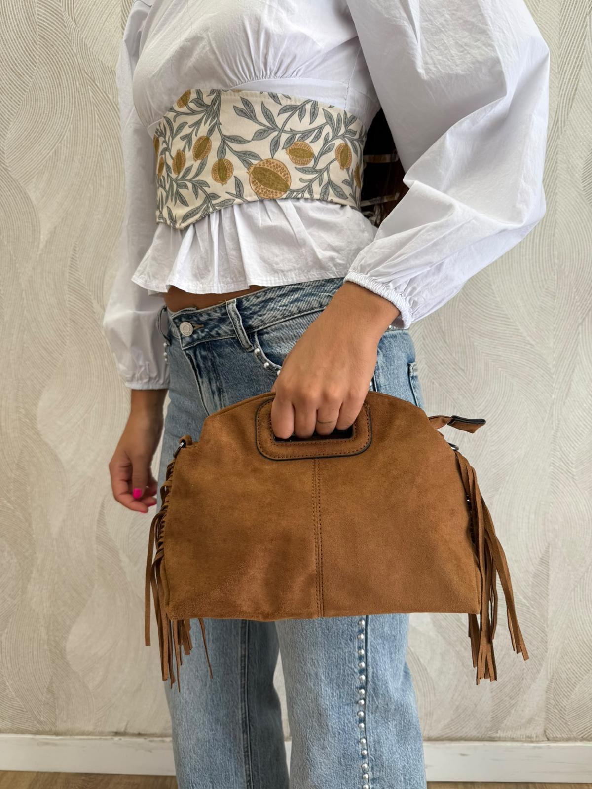 Alternative view of Bolso ante flecos camel