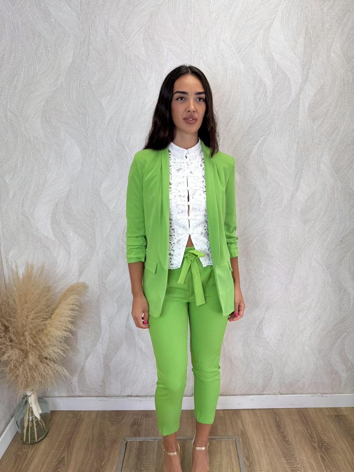 Alternative view of Conjunto traje chaqueta verde