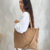 Bolso ante asa tachuelas personalizable camel - Imagen 3