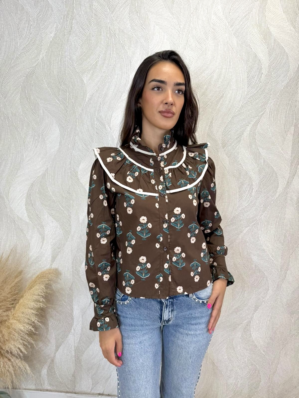 Alternative view of Camisa Genoveva