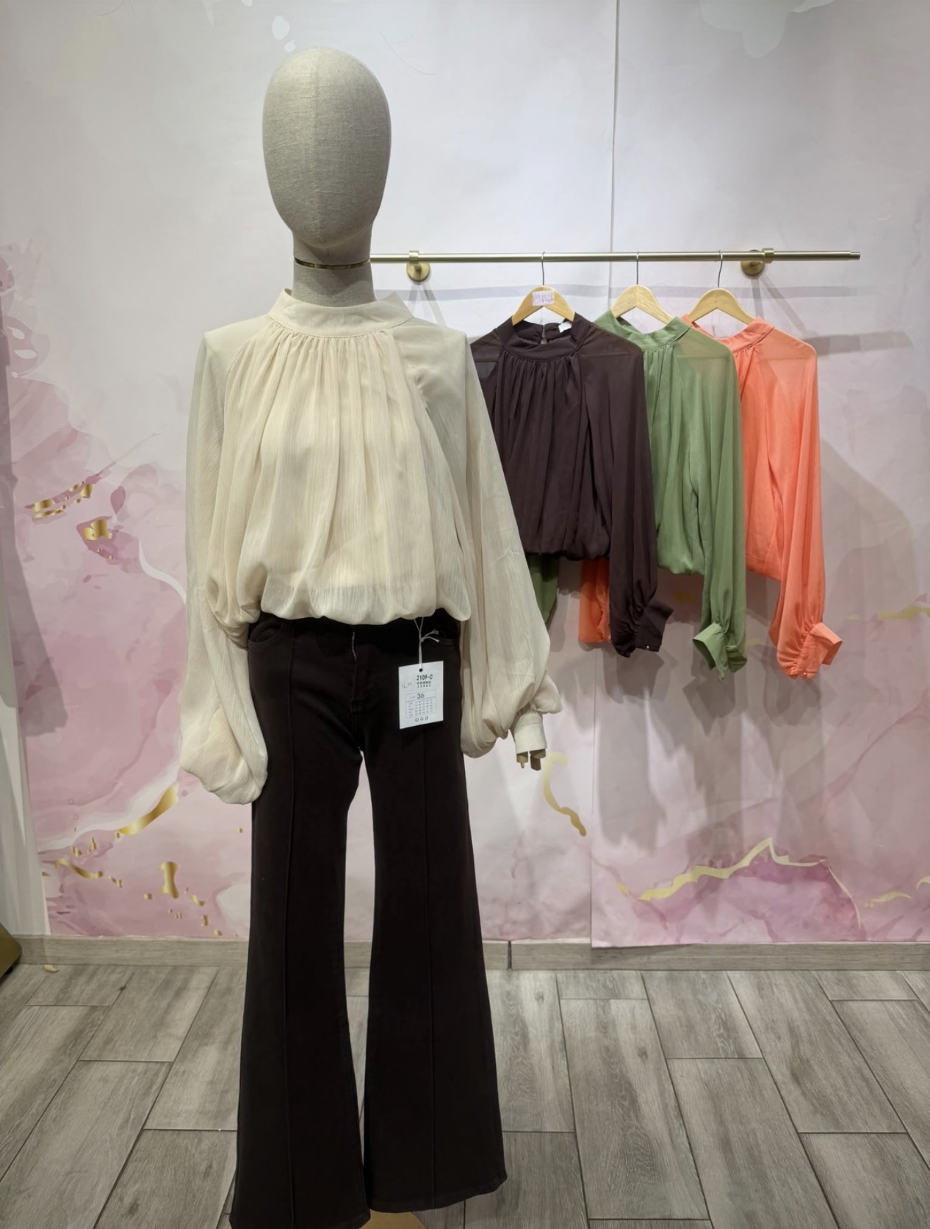 Alternative view of Camisa Simona
