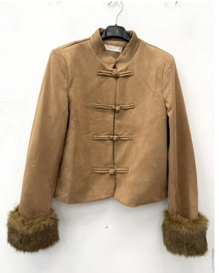 Alternative view of Chaqueta ante alamares pelo camel