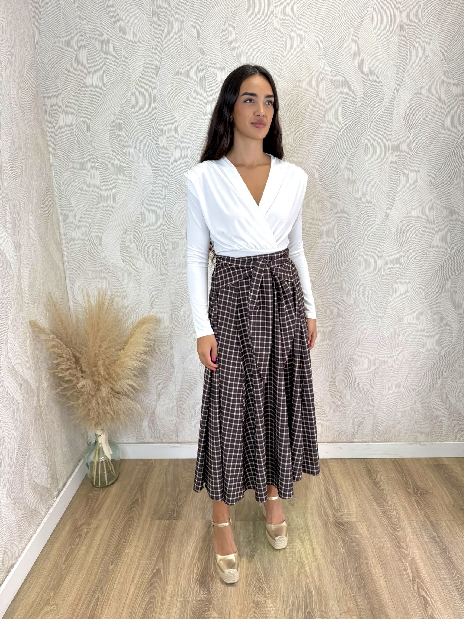 Falda midi pañuelo cuadros marrón