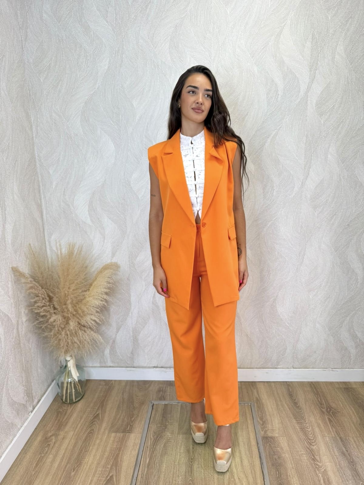 Alternative view of Conjunto traje sin mangas naranja