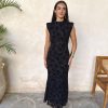 Vestido hombreras encaje negro - Imagen 6