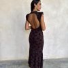 Vestido hombreras encaje marrón - Imagen 6