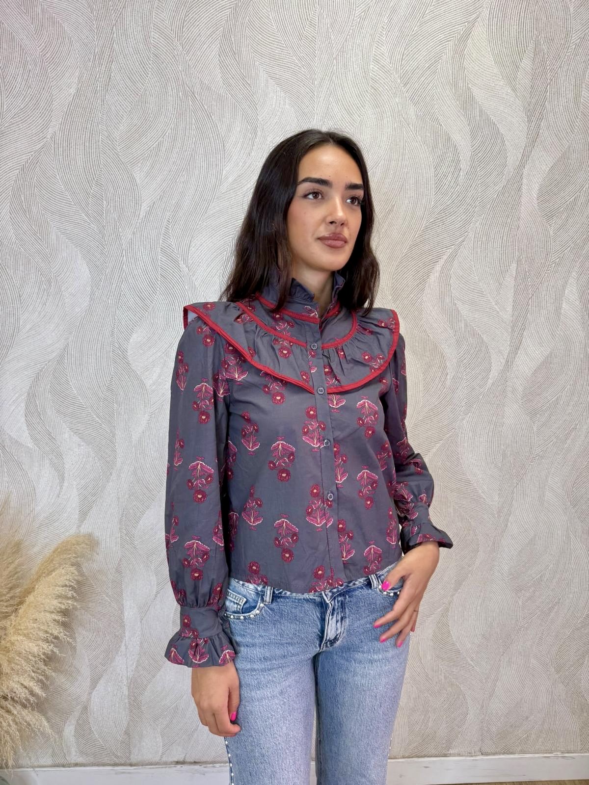 Alternative view of Camisa Genoveva gris