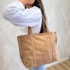 Bolso ante tachuelas personalizable camel - Imagen 4