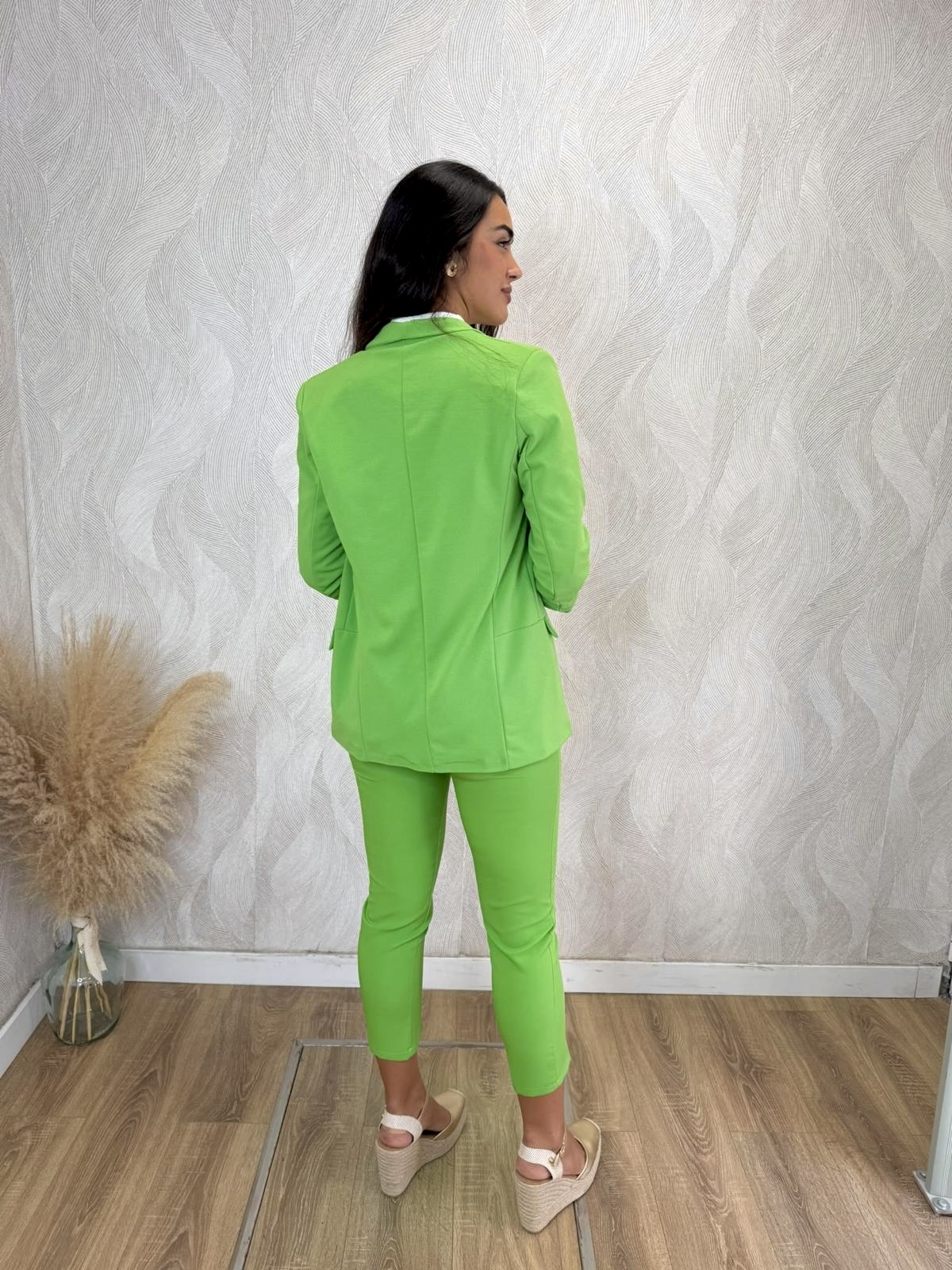 Conjunto traje chaqueta verde - Imagen 4