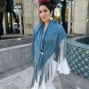 Mantoncillo seda bordado liso turquesa